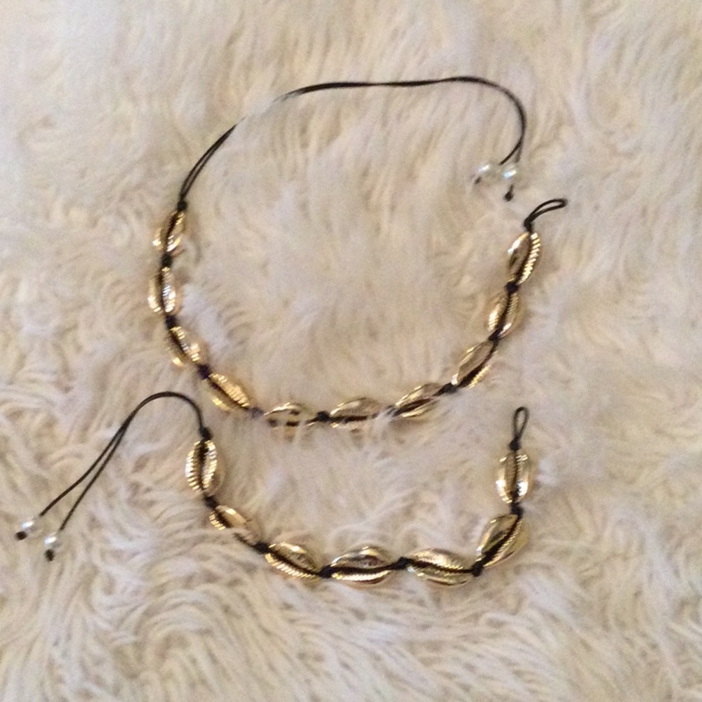 Shell necklace and bracelet